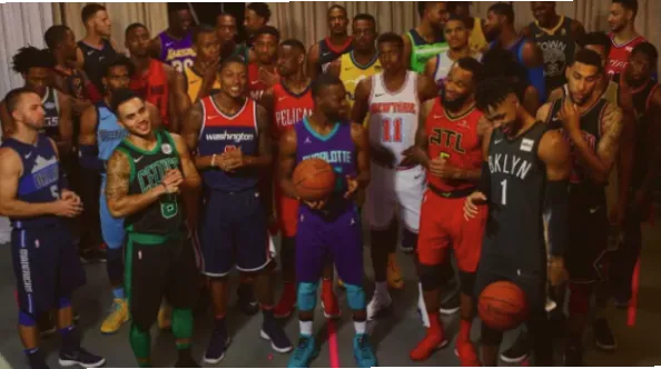 去美国看球带什么衣服，是每位球迷出发前必须解决的难题。NBA赛事多在恒温20-2